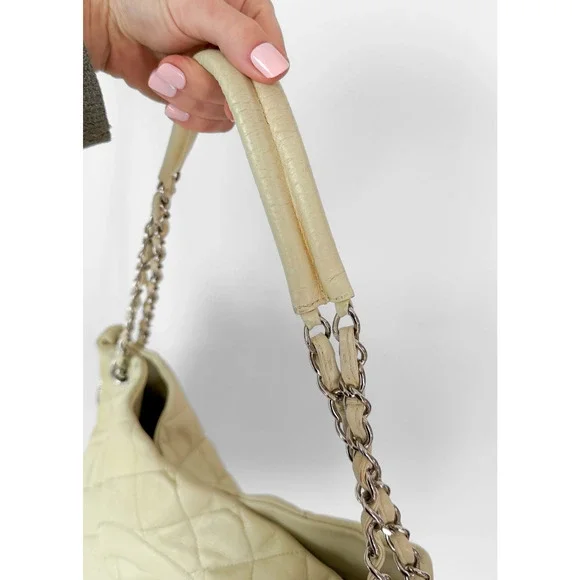 Vintage Chanel Ivory Quilted Caviar Leather Zip Expandable Shoulder Purse - Picture 15 of 15